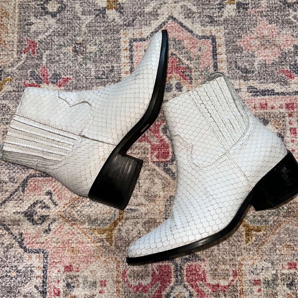 STEVE MADDEN BOOTS